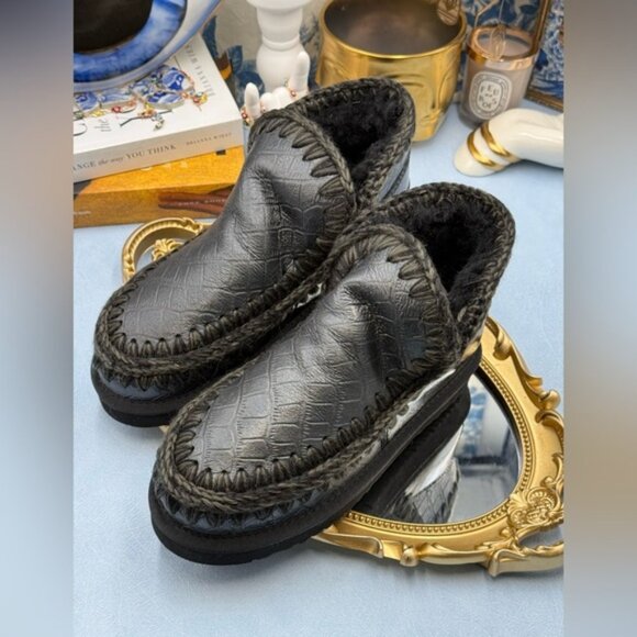 🆕 MOU 🧿 NWOT WOB Black Crocodile Embossed Eskimo Ankle Boot, Sz EU 36 - Picture 1 of 16